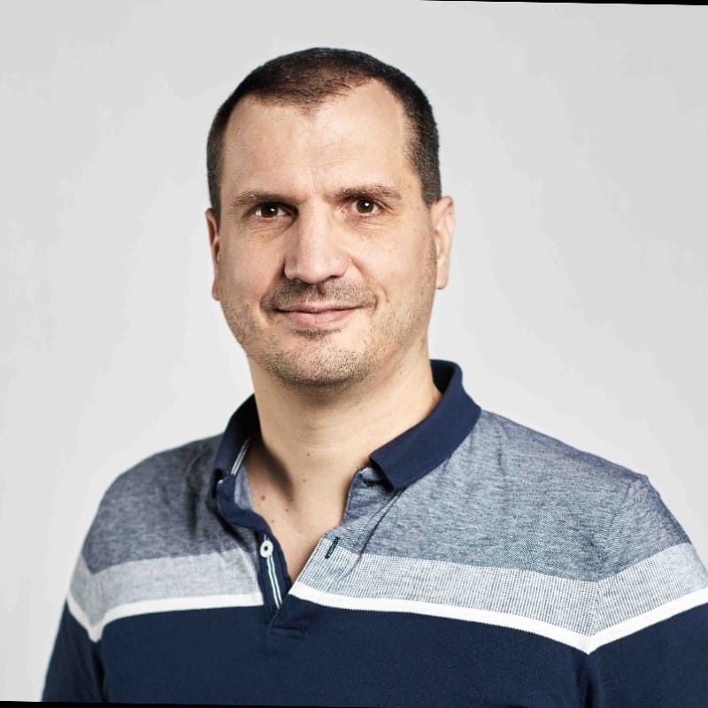 Portrait professionnel du fondateur et CEO de CAPTURE IMMERSIVE, spécialiste en solutions de numérisation 3D et expériences immersives pour professionnels