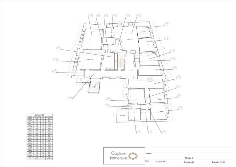 Plan technique au format DWG du deuxième étage d'un bâtiment résidentiel suisse documentant les épaisseurs de murs, angles non standards et ouvertures